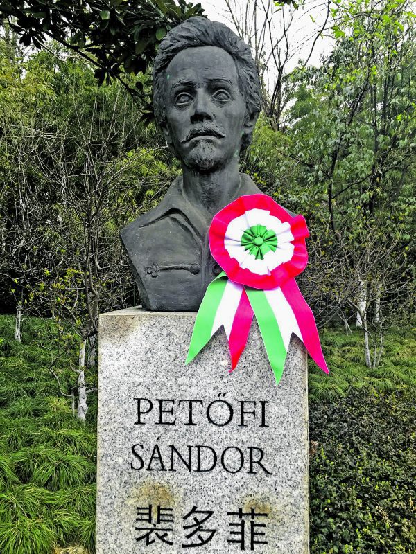 Sanghaj-i Petőfi szobor
